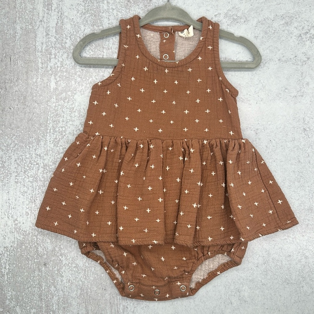 NWOT Q by Quincy Mae Baby Girl Gauze Bodysuit Dress Size 6-12 months
